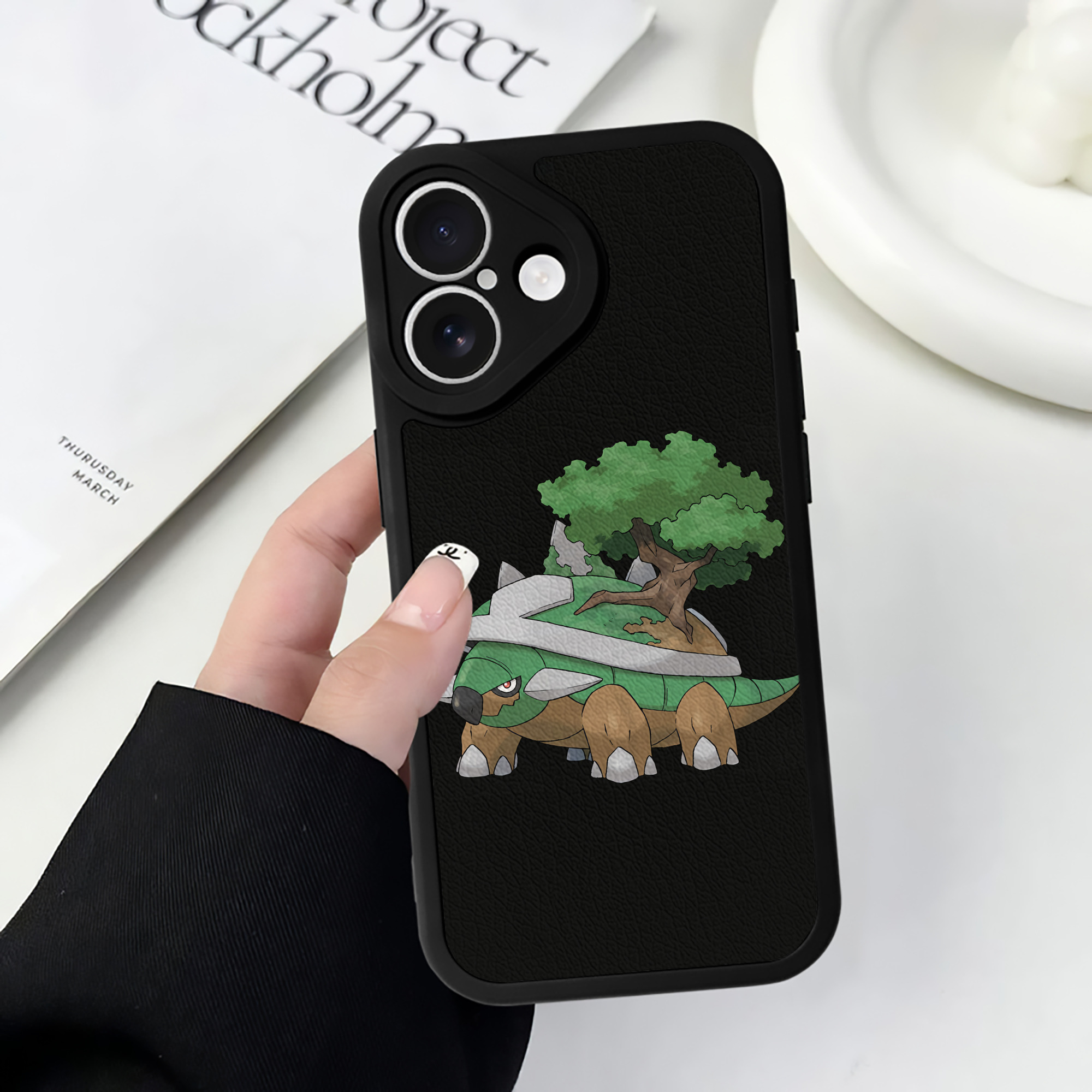 （画像用） ポケットモンスター Pokémon 【iPhone 16シリーズ対応】シリコンスマホケース（レザー調） 材質：シリコン